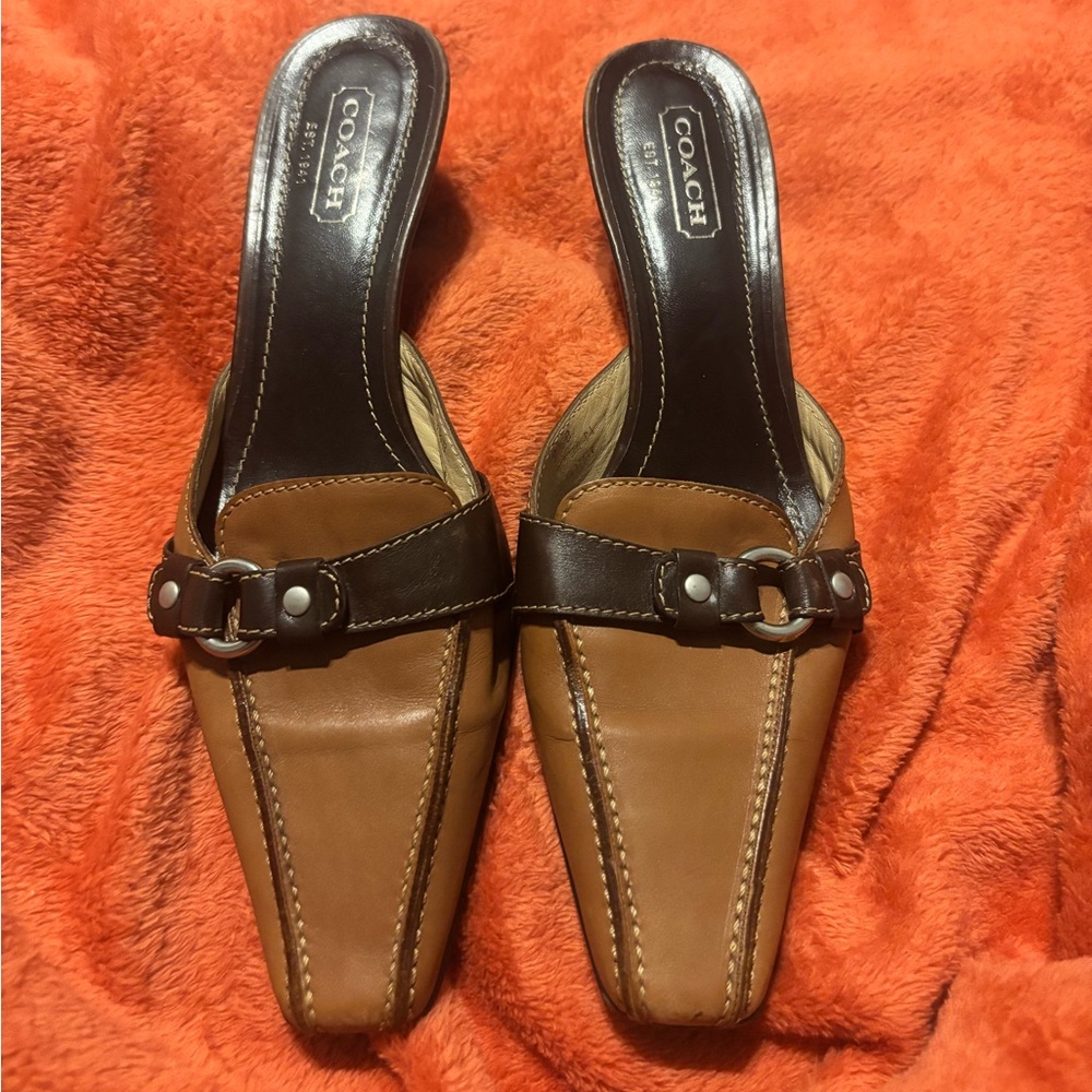 Coach Women's Tan and Dark Brown Leather kitten heels